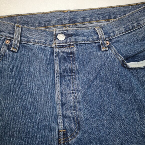 Levi's 501 Men's Size 36/32 Medium Wash Button Fly Straight Leg Jeans - Picture 7 of 13
